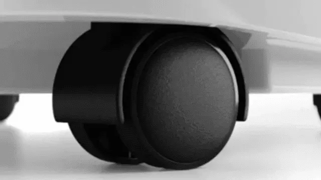 Rueda del aire acondicionado portátil para facilitar su transporte por casa.