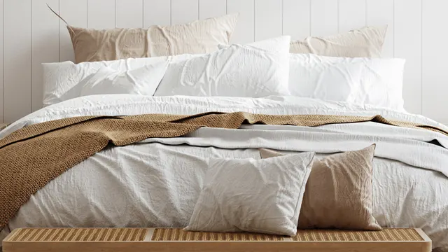 Imagen de un confortable dormitorio de estilo centroeuropeo en colores claros.