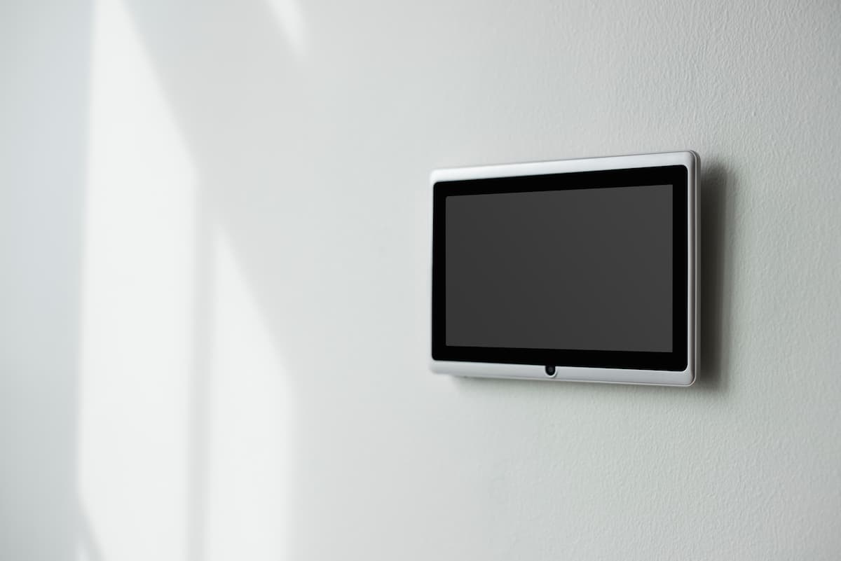 videoportero wifi de inicio inteligente en una pared