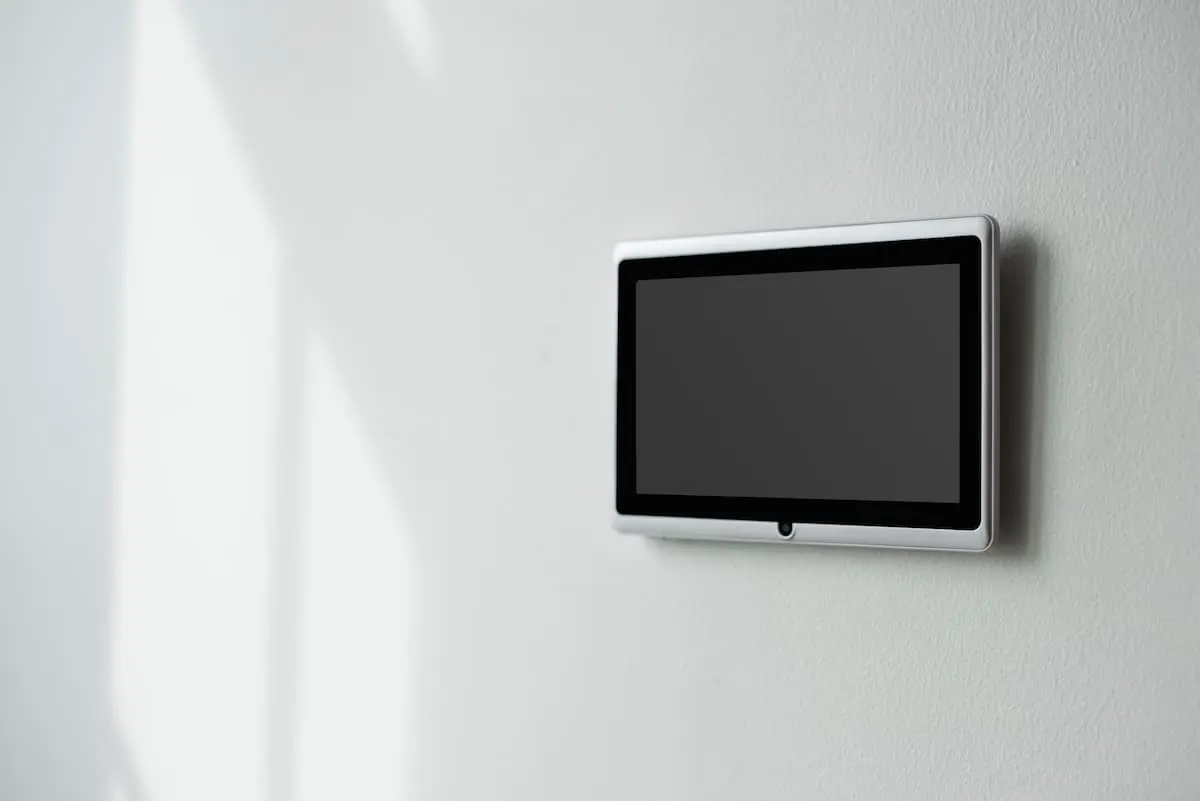 videoportero wifi de inicio inteligente en una pared
