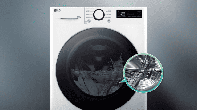 Lavadora LG con ropa en su interior y detalle del tambor en primer plano.