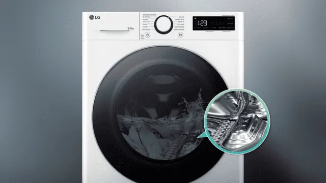 Lavadora LG con ropa en su interior y detalle del tambor en primer plano.