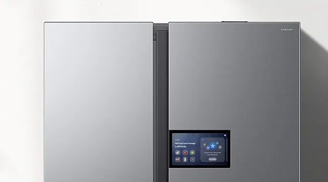 Dos puertas de refrigerador Samsung grises, con una pantalla táctil mostrando iconos en la puerta derecha.