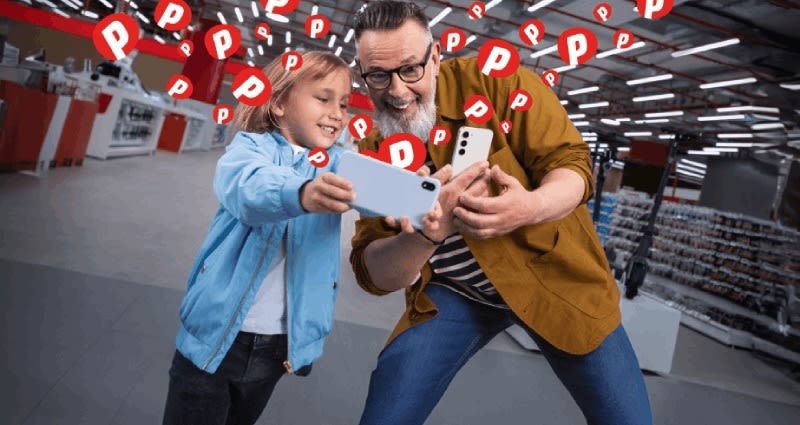 Hombre y niña probando smartphones en una tienda de electrónica, rodeados de iconos animados.