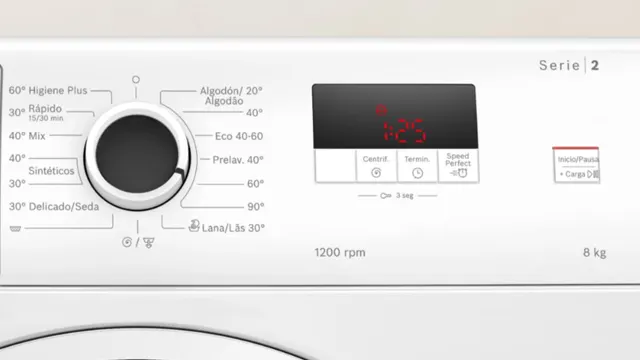 Detalle del panel de mandos de la lavadaora y su pantalla LED con botones táctiles