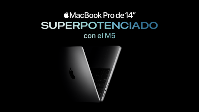 MacBook Pro de 14 pulgadas parcialmente abierto sobre fondo negro, con texto "Superpotenciado con el M5".