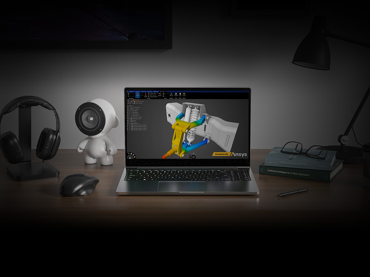 Portátil abierto con diseño mecánico en pantalla, junto a auriculares, figura robótica, ratón, libros, gafas y lámpara de escritorio.