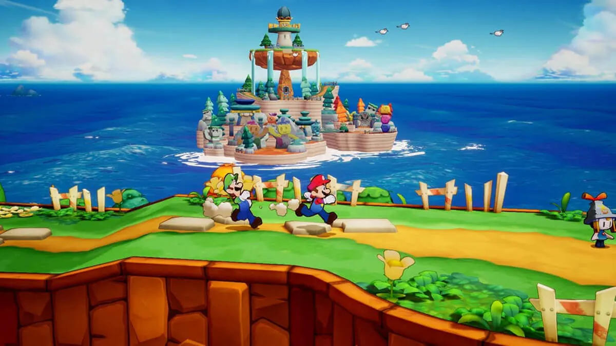 Mario y Luigi corren sobre un sendero verde con un castillo en el fondo, cielo azul y mar. Hay cercas de madera y un personaje.