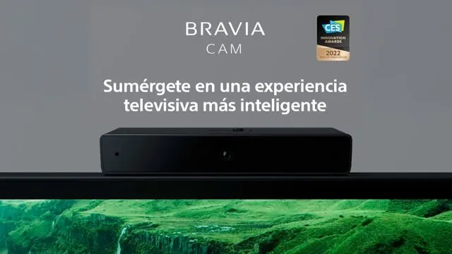Barra de sonido con el texto "Bravia Cam, Sumérgete en una experiencia televisiva más inteligente".