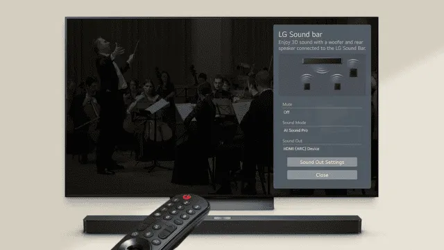 Televisor mostrando una orquesta, con una barra de sonido debajo y un control remoto en primer plano. Un menú de configuración está abierto.