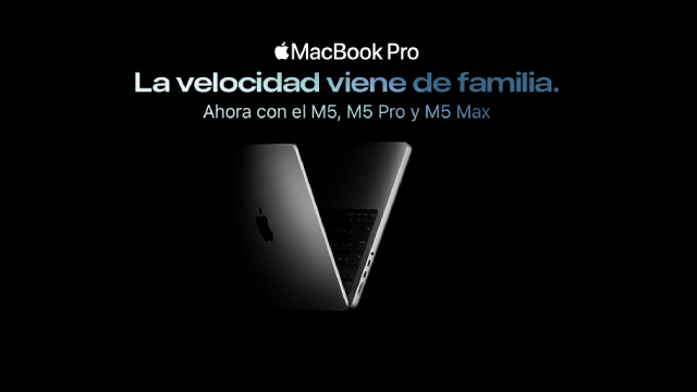 Banner de Apple MacBook Pro sobre fondo negro con portátil semiabierto y lema: La velocidad viene de familia. Ahora con el M5, M5 Pro y M5