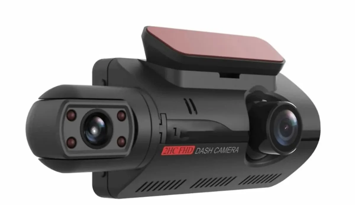 Cámara dashcam para coche de doble lente en primer plano.