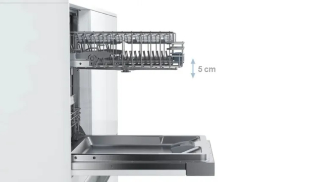 Vista lateral de Lavavajillas bosh, con una flecha indicativa con el texto 5 cm, mostrando la regulación posible de la altura de la cesta.