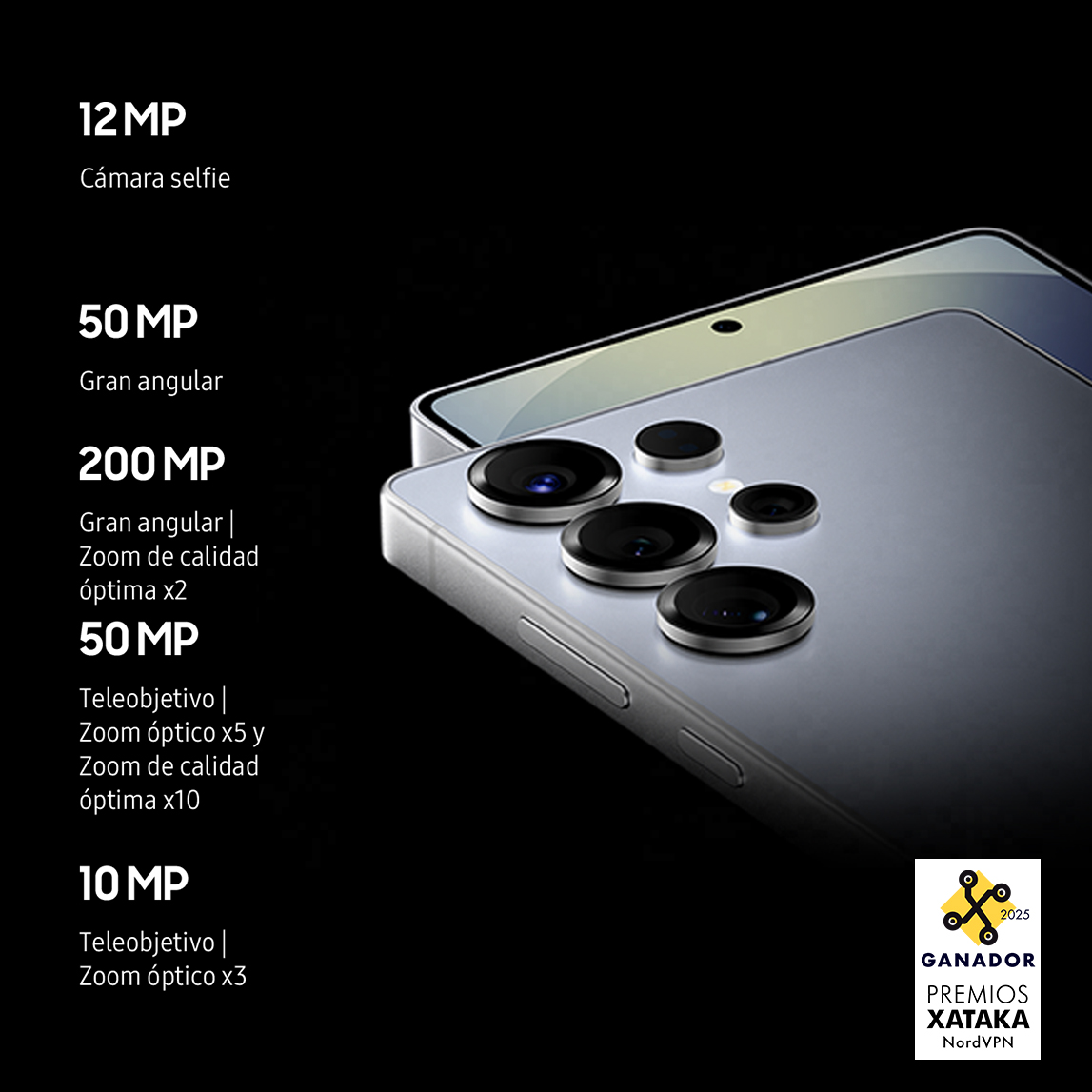 Un teléfono móvil gris plata con cinco lentes de cámara circulares sobre un fondo negro con texto. Logo donde se muestra que Samsung ha sido galardonado con el 2º puesto en los premios Xataka 2025.