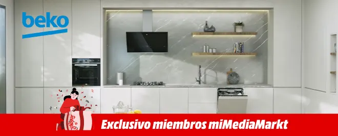 Cocina con placa, horno y lavavajillas de Beko, logo en la parte superior y un enunciado de exclusivo miembros de miMediaMarkt.