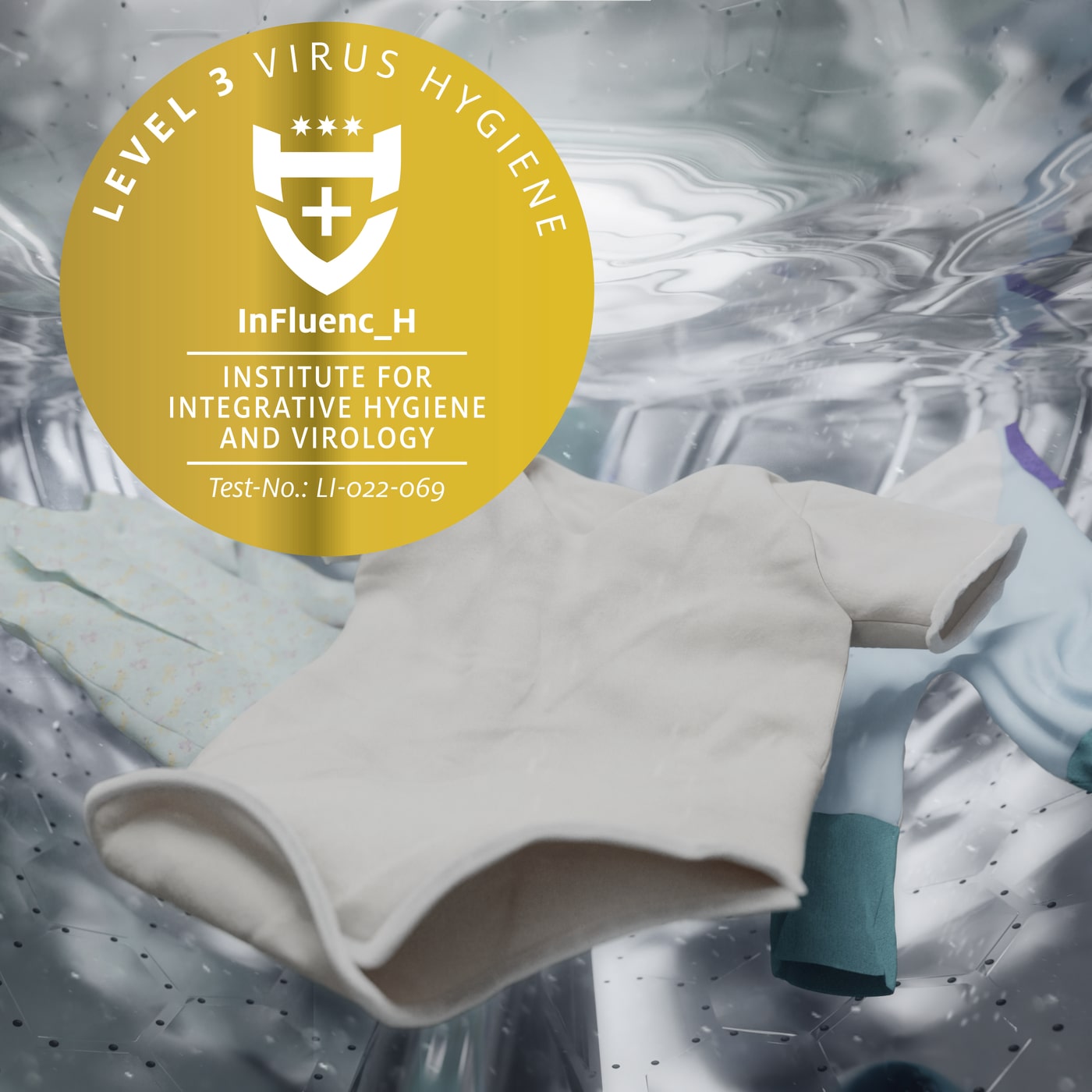 Camiseta clara en lavadora de metal, con sello dorado "Level 3 Virus Hygiene" e información del instituto.