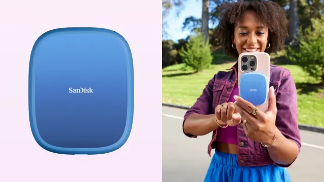 una mujer con el disco ssd creator phone ssd almacenando desde un smartphone