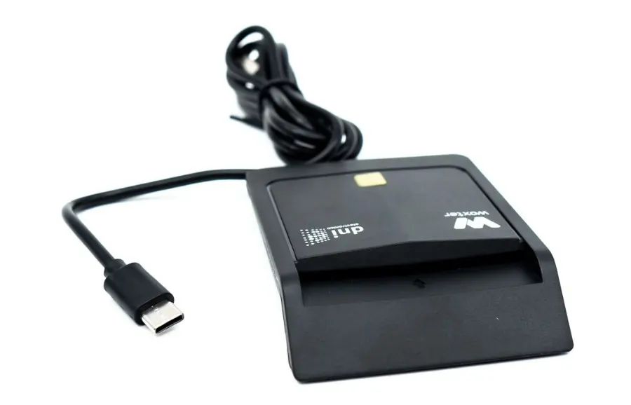 Lector de DNIe con cable USB.