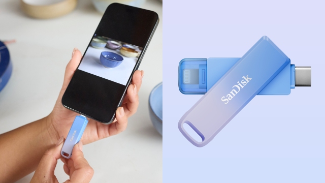 una persona transfiriendo desde una memoria creator phone con lightning en su smartphone				