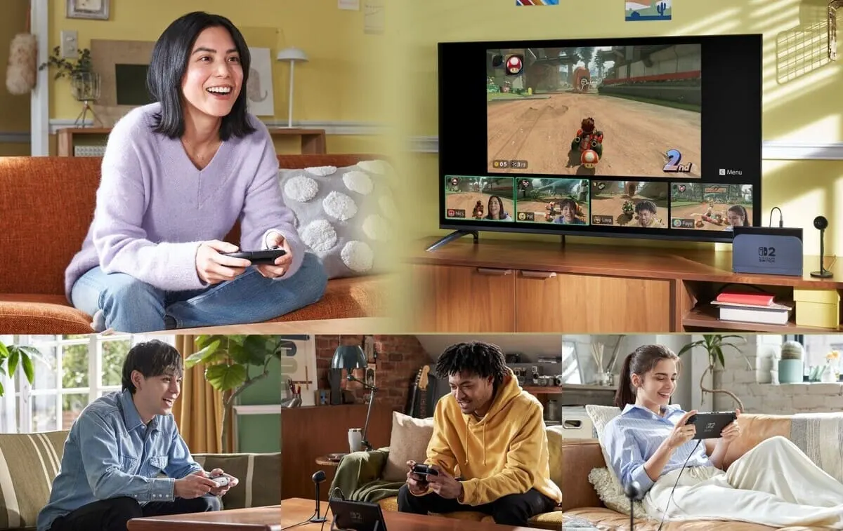 Cuatro personas juegan videojuegos en casa. Una TV muestra un juego de carreras. Los jugadores están en sofás, usando controles.