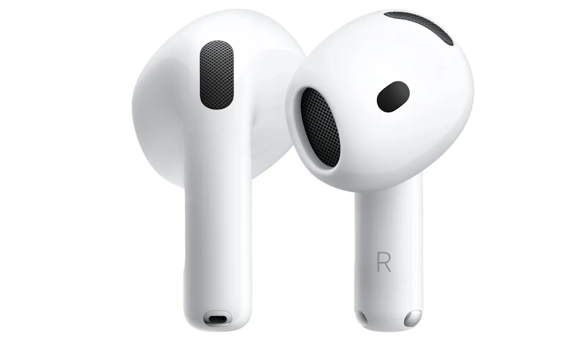 Par de auriculares AirPods 5 blancos en primer plano, mostrando el diseño de las almohadillas y la rejilla del altavoz.