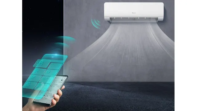 Aire acondicionado siendo controlado por móvil