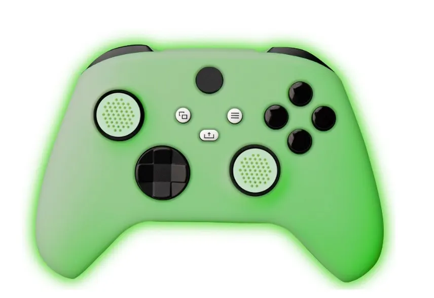 Mando de videojuegos inalámbrico verde con botones negros sobre fondo blanco.