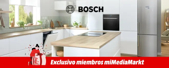 Cocina con placa y horno de Bosch, logo en la parte superior y un enunciado de exclusivo miembros de miMediaMarkt.