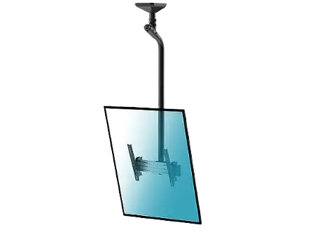 Un televisor cuelga del techo con un soporte negro. La pantalla refleja el soporte de montaje. Fondo blanco.