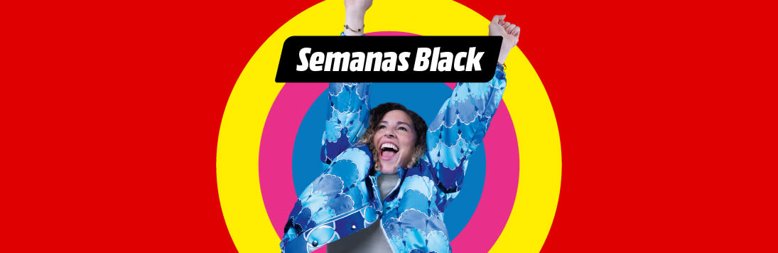 Persona con chaqueta azul levantando los brazos sobre fondo rojo y amarillo, con texto “Semanas Black”, anunciando ofertas especiales por Black Friday.