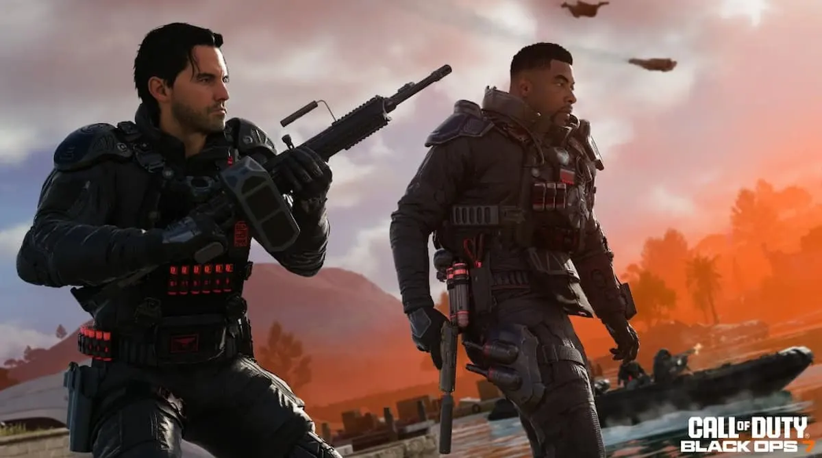 Dos soldados armados avanzan en un escenario de combate al atardecer del videojuego Call of Duty: Black Ops.