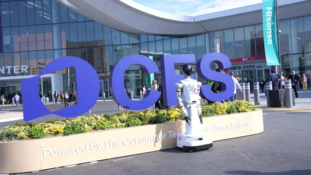 Robot frente a la entrada principal del CES en Las Vegas.
