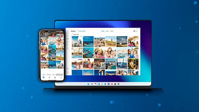 Un portátil y un teléfono muestran una galería de fotos con imágenes de playas y personas sobre un fondo azul.