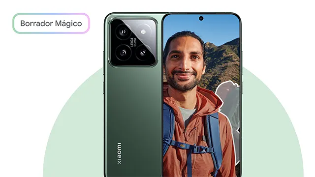 Un móvil verde muestra a un hombre con mochila delante de montañas en su pantalla. El móvil tiene tres cámaras traseras.