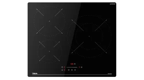 Placa de inducción negra Teka con tres zonas de cocción y controles táctiles en el centro.