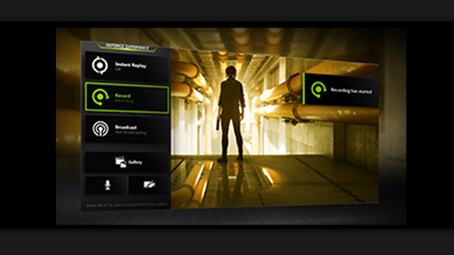 Silueta de persona en pasillo dorado con tubos, interfaz con opciones de grabación y difusión.