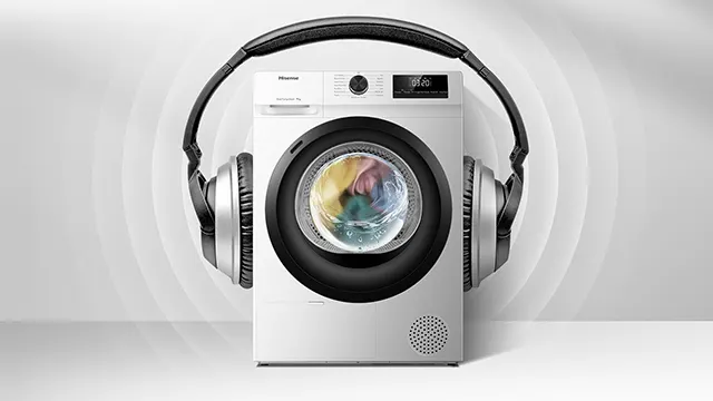 Una secadora con unos auriculares colocados simulando una cabeza.