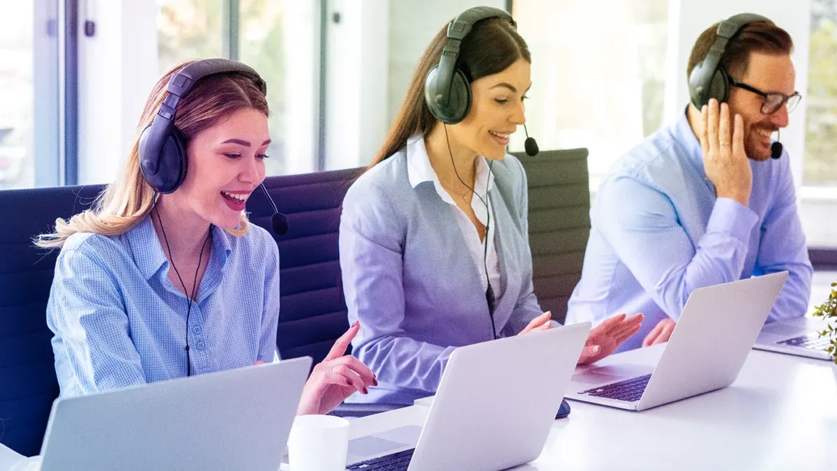 Kulak üstü kulaklık