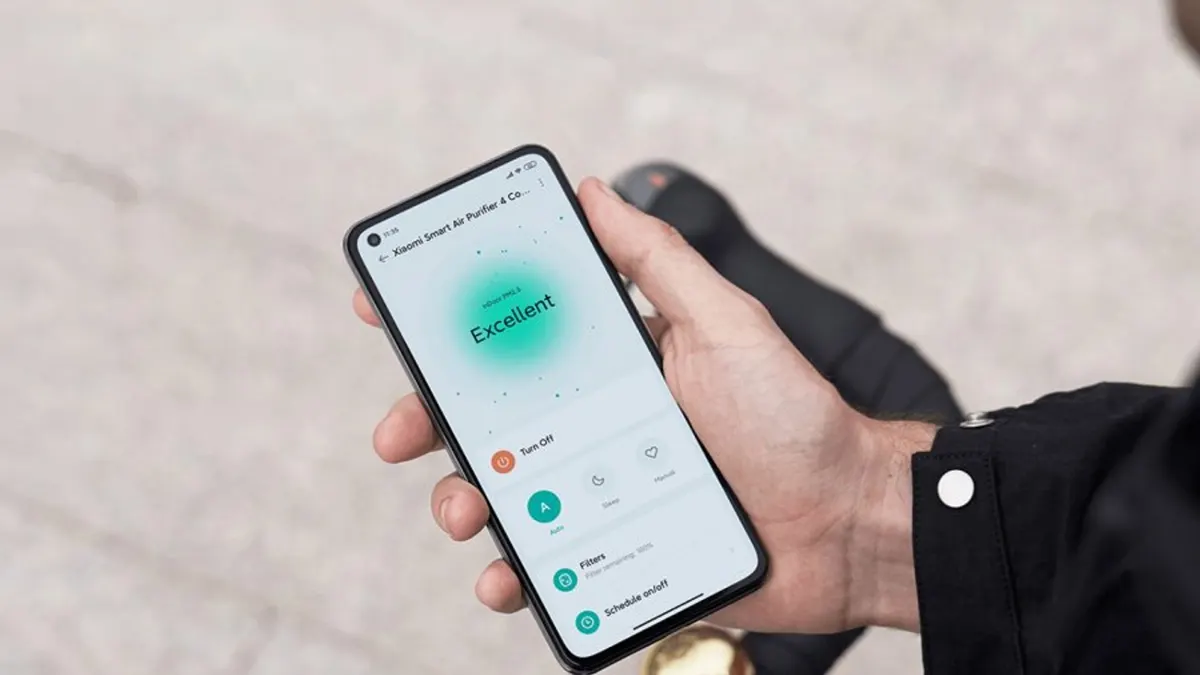 Mobil uygulama Xiaomi home app üzerinden telefonla kontrol edilen Xiaomi Smart Air Purifier 4 akıllı hava temizleme cihazı