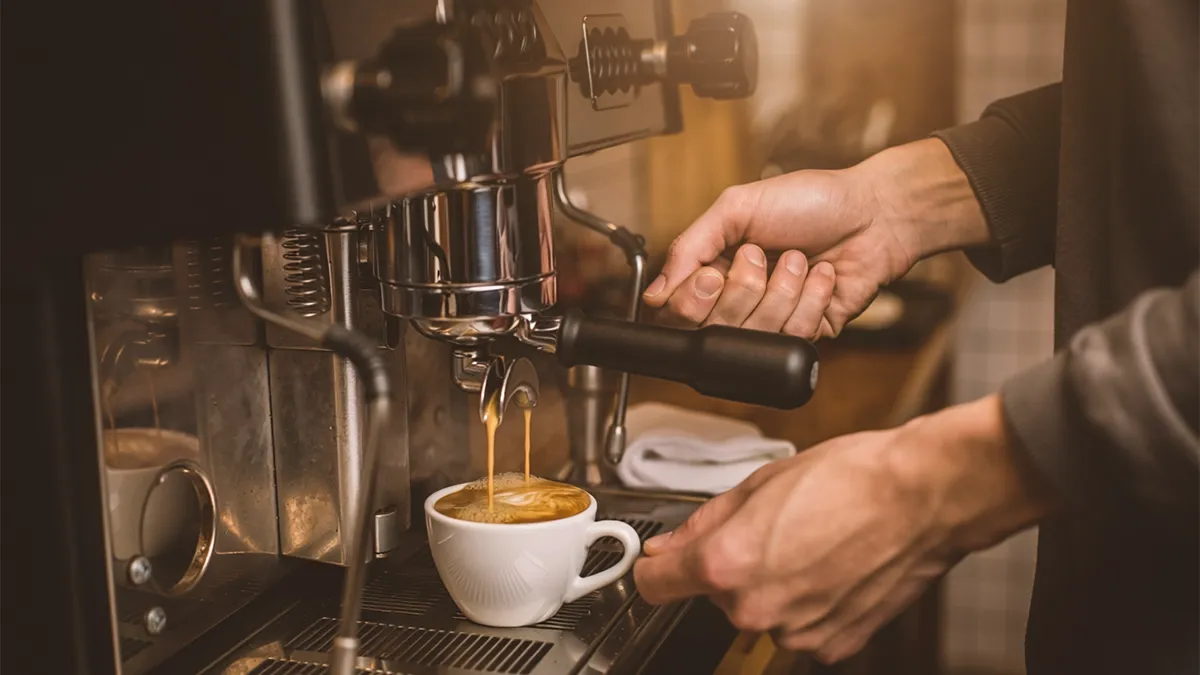 Espresso kahve makinesi süt köpürtme özelliği