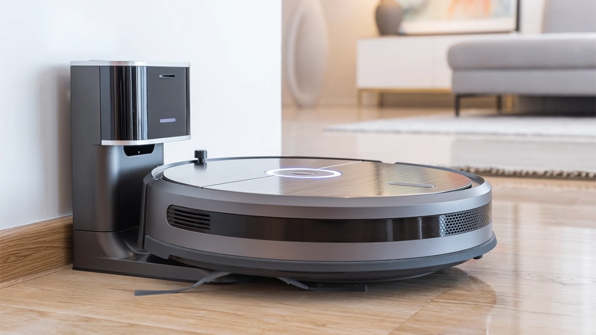 Şarj olan robot süpürge
