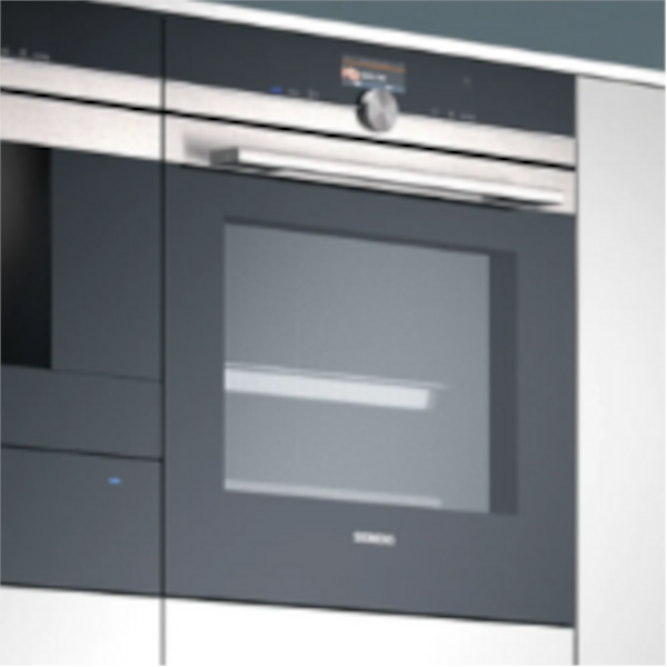 Siyah Siemens fırın, cam kapaklı, krom detaylı. Modern mutfak aleti, beyaz tezgah üzerinde.