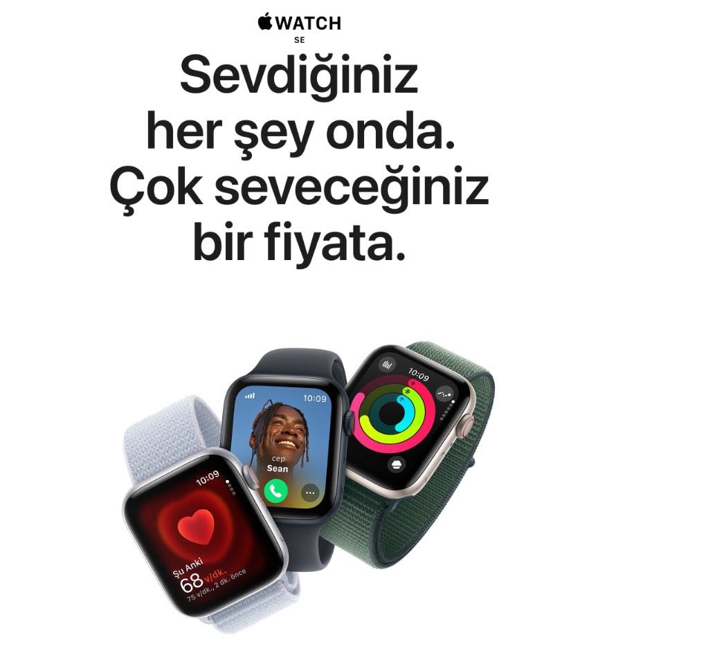 Üç Apple Watch SE saat, farklı kordonlarla, beyaz zemin üzerinde duruyor. Saat ekranlarında sağlık verileri ve arama bildirimi görülüyor.