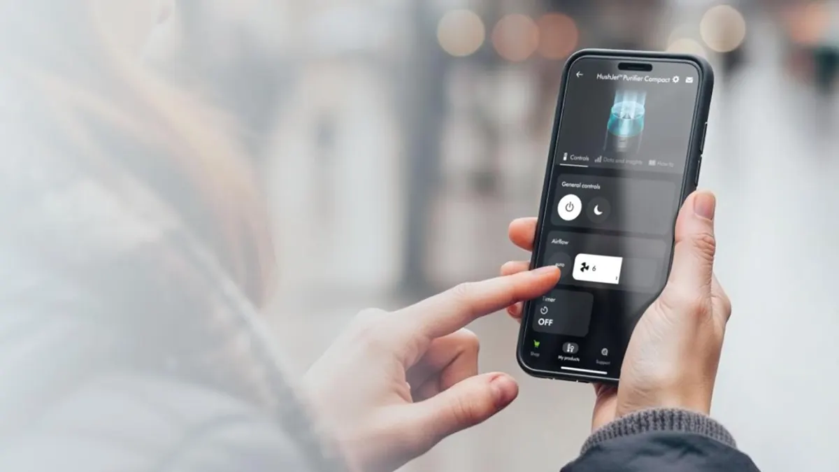 Dyson HushJet hava temizleme cihazı mobil uygulama ile telefondan kontrol ediliyor