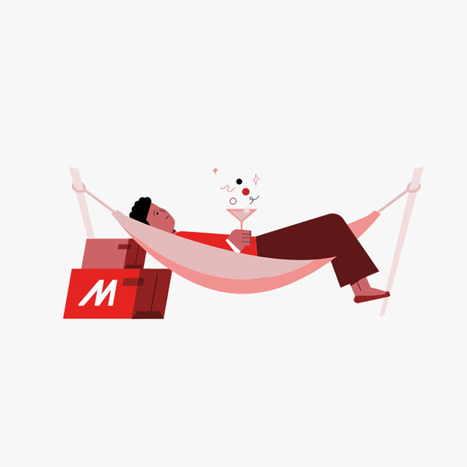 Hamakta yatan, kokteyl içen ve yanında hediye kutuları olan bir adam.